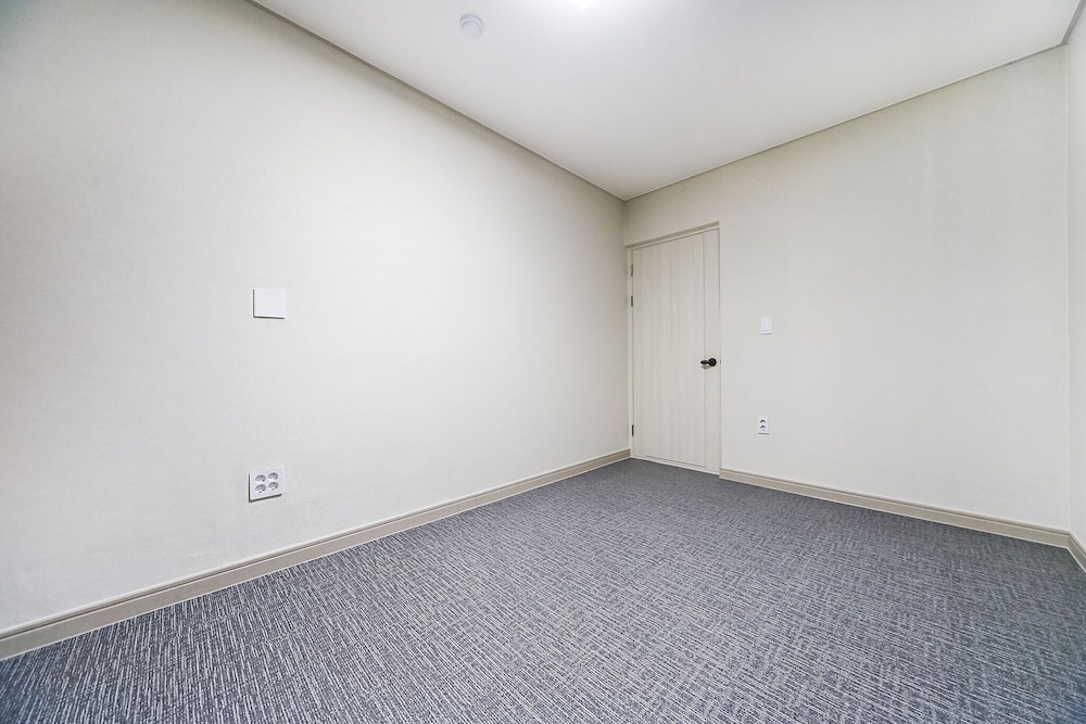 Residence Family Room - Photo 3