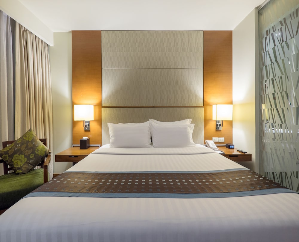 Superior Room, 1 King Bed photo 2
