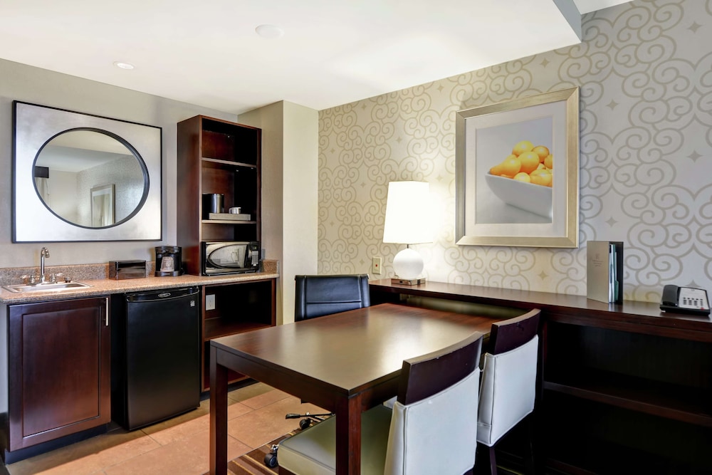 Two room suite two queens - Photo 3