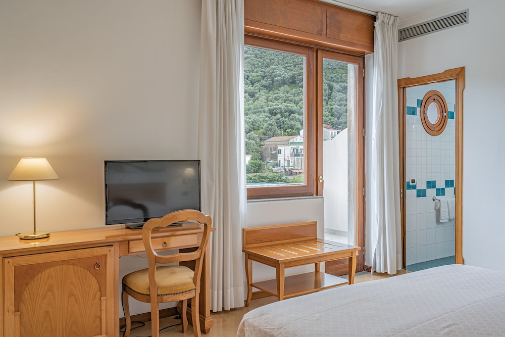 Superior Double or Twin Room, Terrace, Sea View - Photo 17