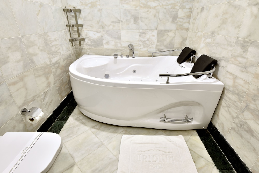 Executive Suite, 1 King Bed - Photo 4
