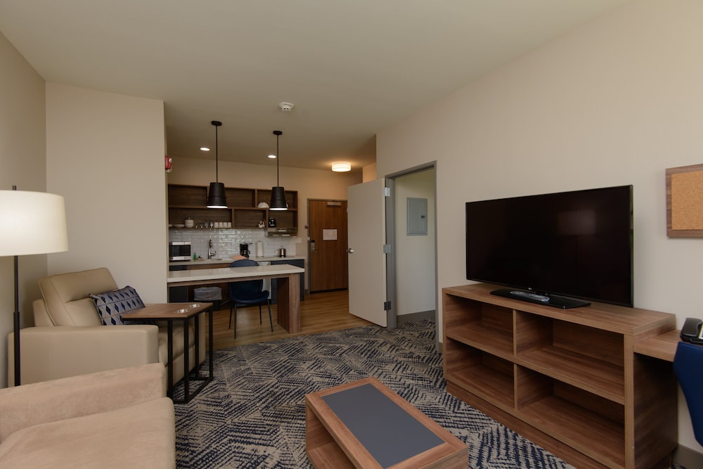 Suite, 1 Bedroom, Accessible (Communications) - Photo 9