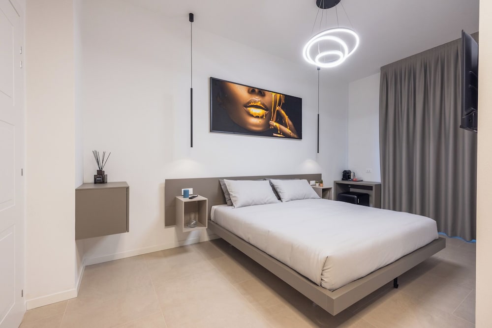 Luxury Room, 1 King Bed, Private Bathroom, City View