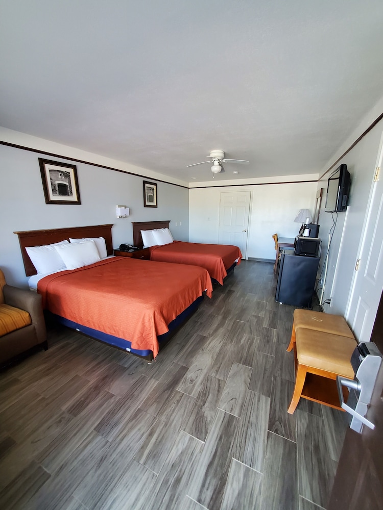 Standard Room, 2 Queen Beds, Non Smoking photo 3
