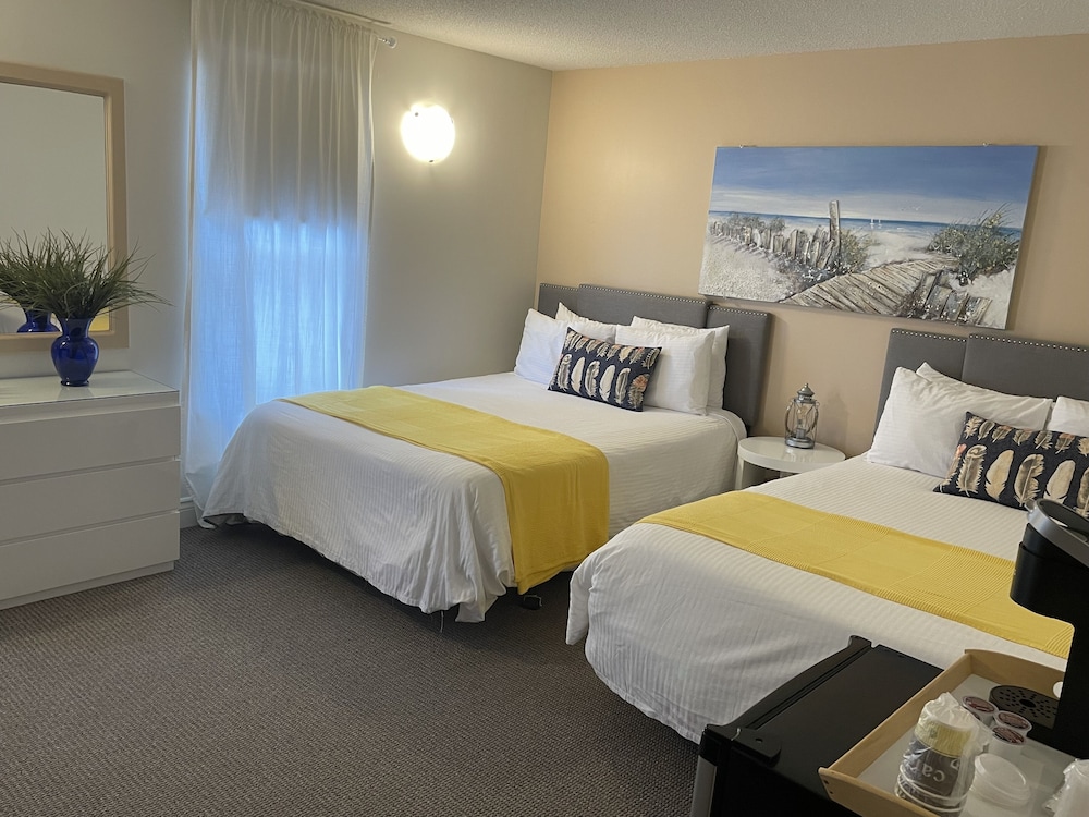 Standard Room, 2 Queen Beds, Ground Floor (102)