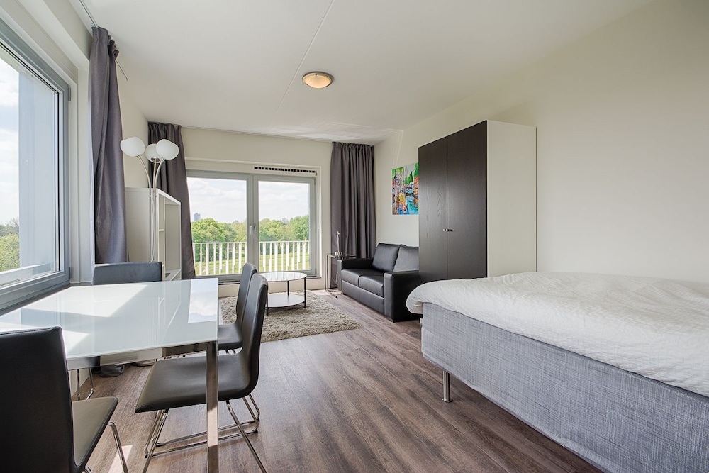 Deluxe Studio Suite