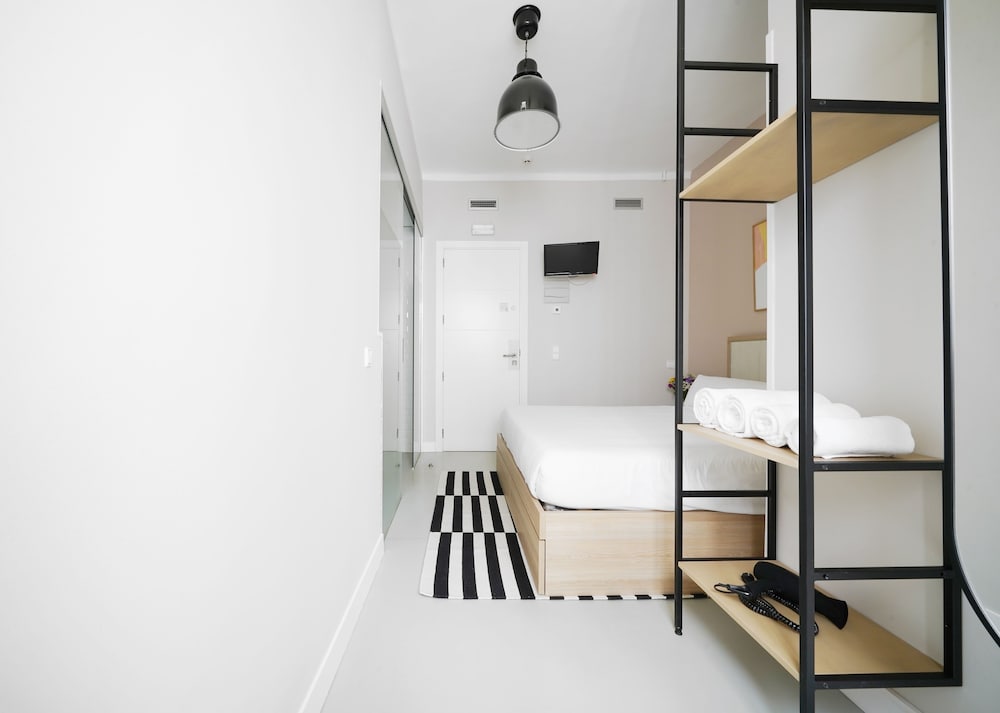 Small Room - Photo 6