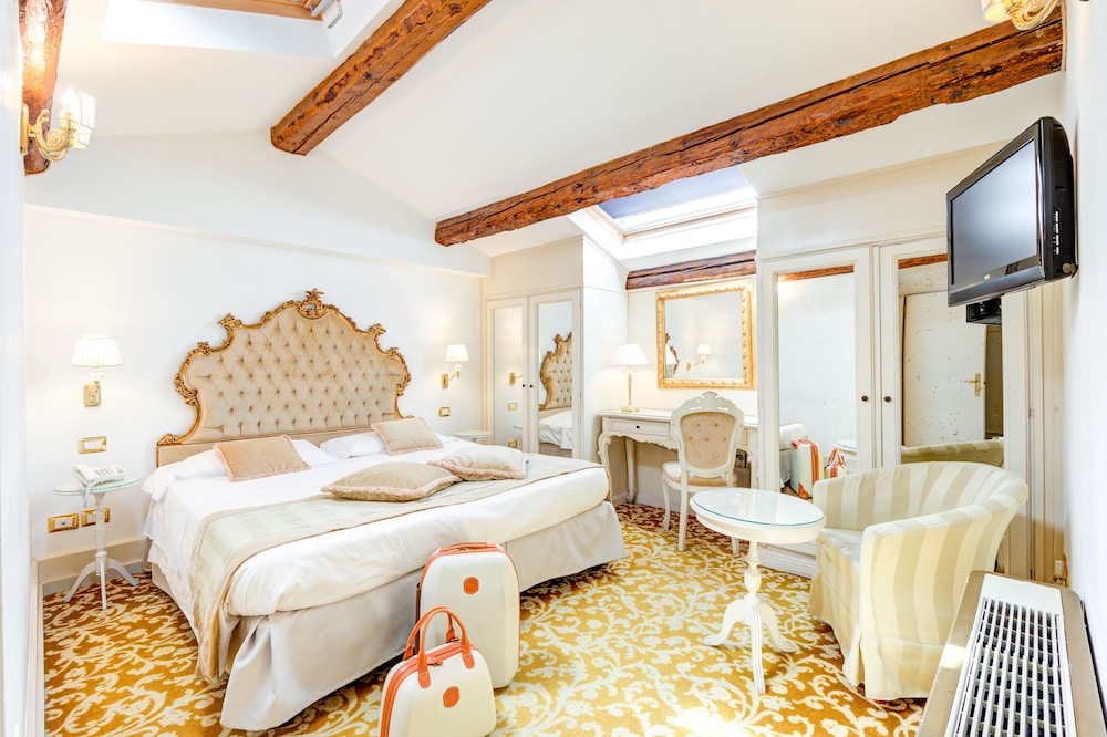 Superior Double or Twin Room thumbnail 5