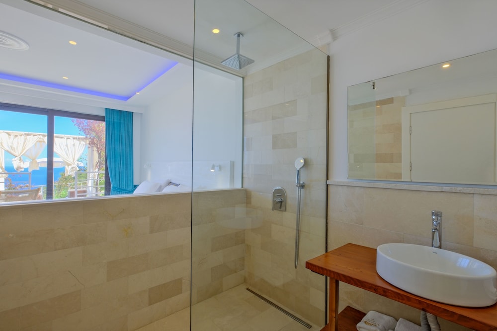 Executive Suite - Photo 10