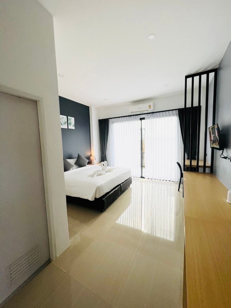Deluxe Double or Twin Room - Photo 6