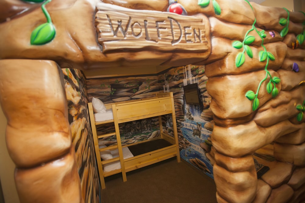Royal Wolf Den Suite - Water Park Included