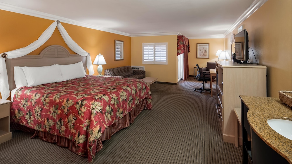 Suite, 1 King Bed, Balcony, Harbor View - Photo 2