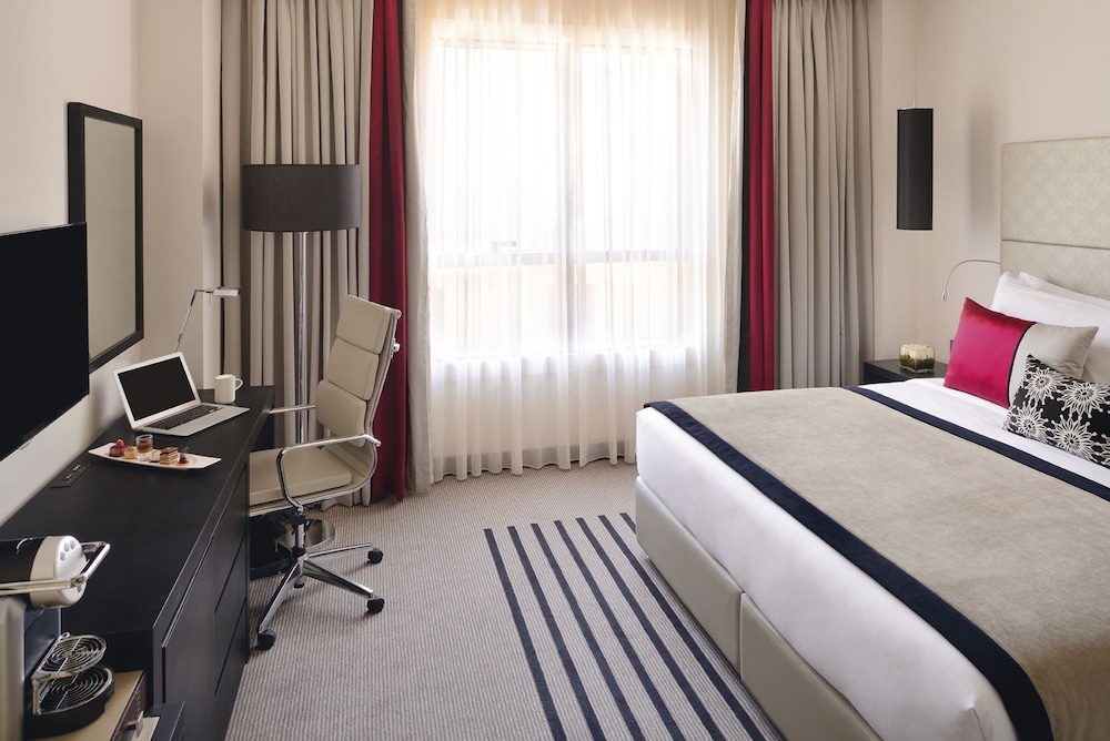 Premium Room, 1 King Bed, Non Smoking - Photo 2