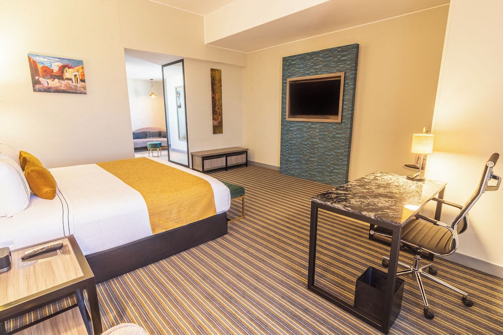 Junior Suite, 1 King Bed - Photo 10