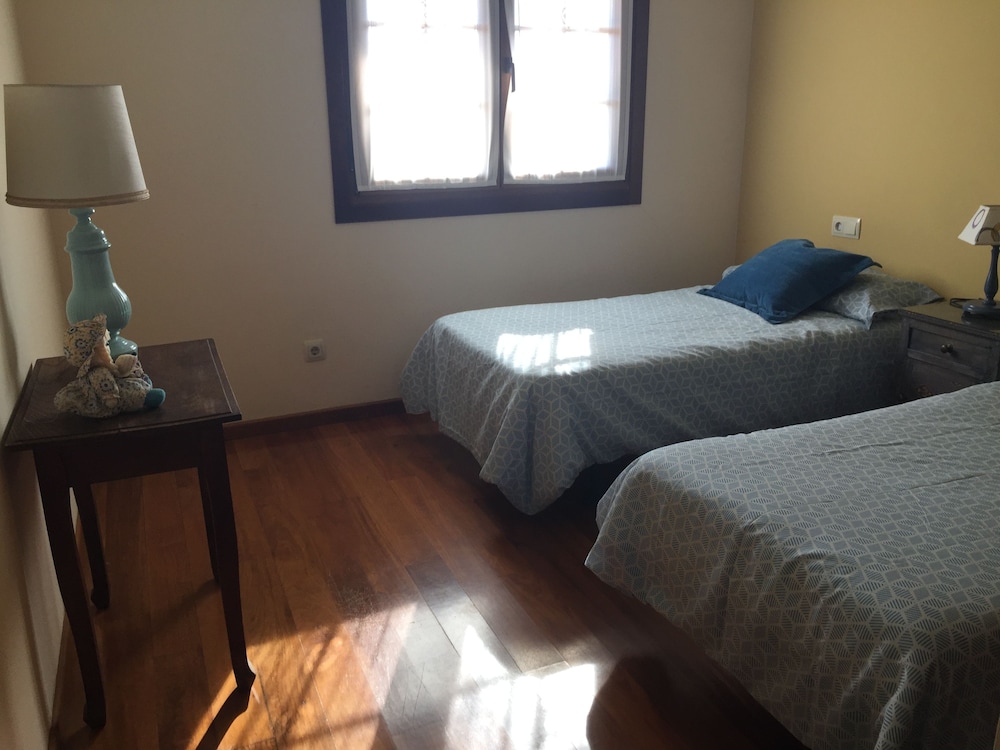 Twin Room, Private Bathroom - Photo 6