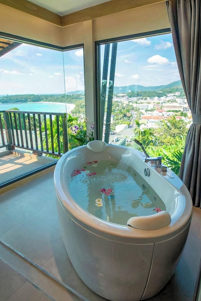 Honeymoon Suite - Photo 9