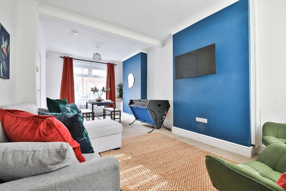 House (Charming 3 Bed Home Near Caerphilly C) photo 1