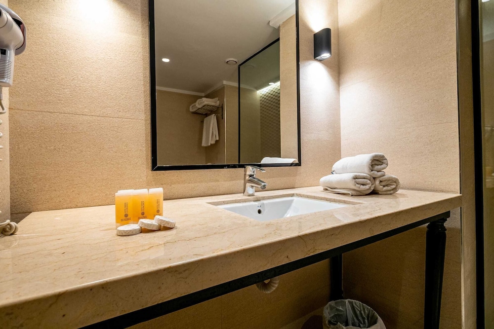 Deluxe Triple Room - Photo 8