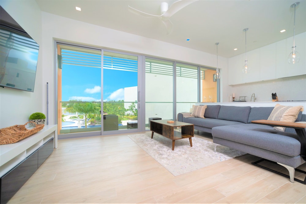 Luxury Apartment, 2 Bedrooms, Balcony, Pool View photo 1