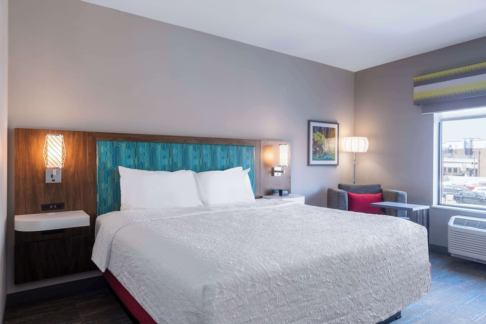 Standard Room, 1 King Bed, Refrigerator - Photo 2