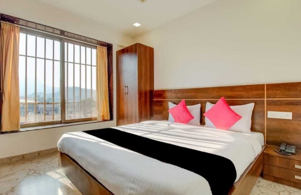 Deluxe Room - Photo 2