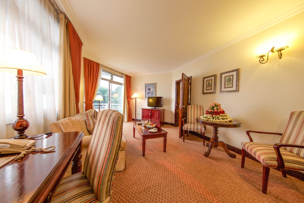Junior Suite, 1 King Bed, Lake View photo 1