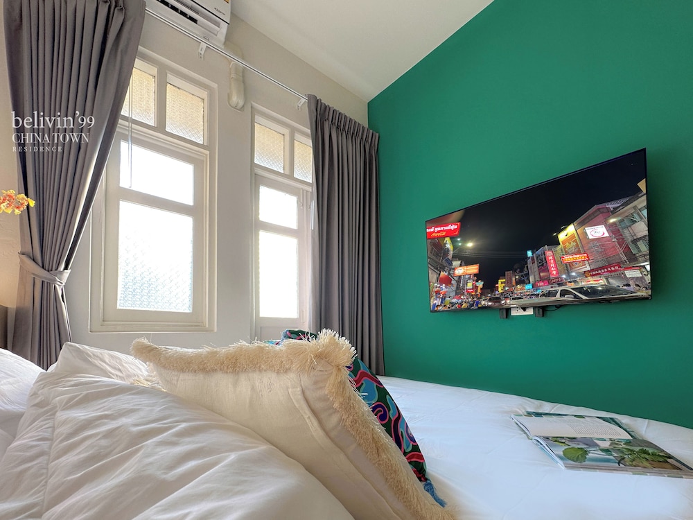 Comfort Studio, 1 King Bed photo 2