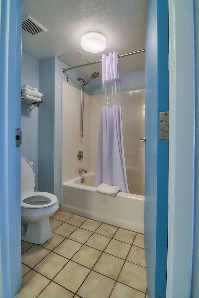 King Standard Unit - 2nd Floor - Photo 4