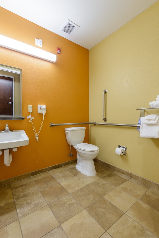 Studio Suite, 1 Queen Bed, Accessible, Non Smoking (Mobility) photo 3