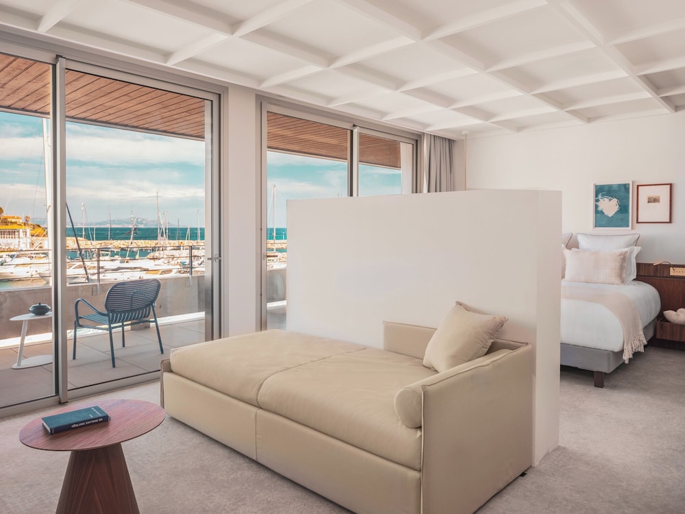 Signature Suite, Balcony, Sea View - Photo 15