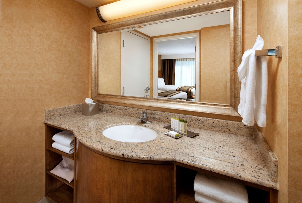 1 Bedroom 2 Queen Suite - Photo 4