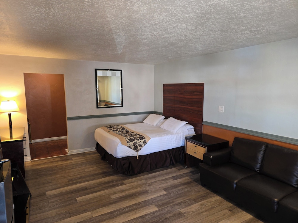 Deluxe Double Room Single Use (Not Pet Friendly Room) photo 1