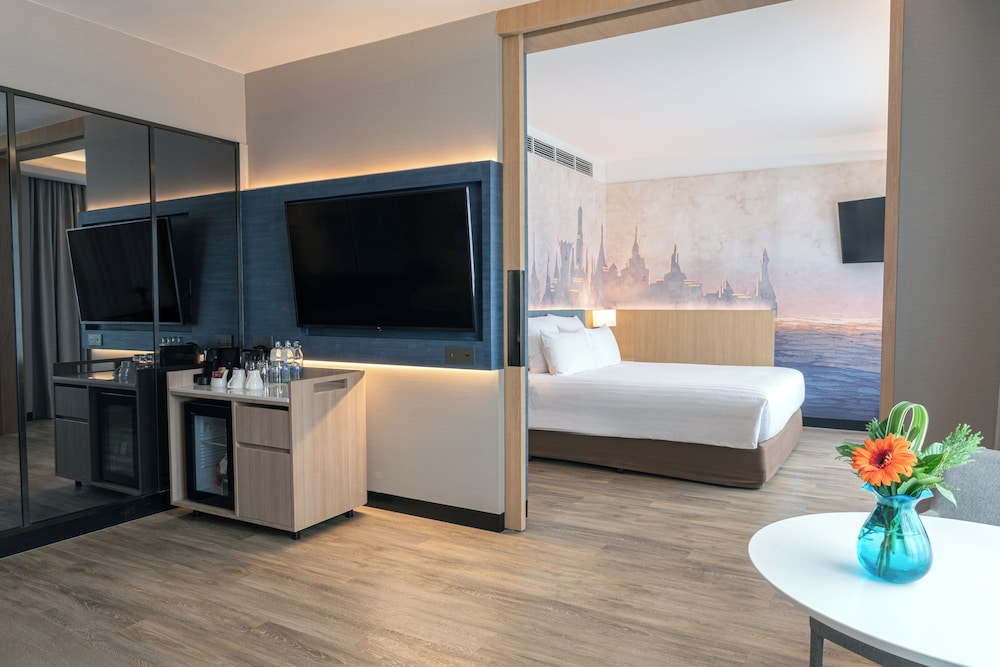 Junior Suite, 1 Queen Bed photo 3