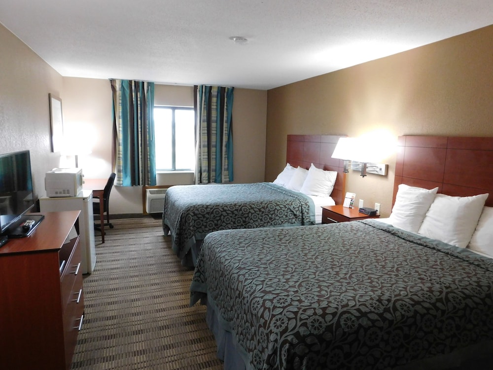 Standard Room, 2 Queen Beds photo 2