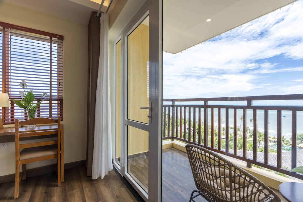 Superior Sea View thumbnail 6