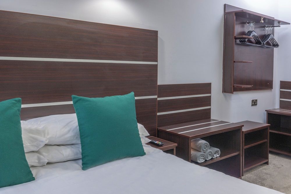 Standard Room, Multiple Beds, Non Smoking - Photo 3