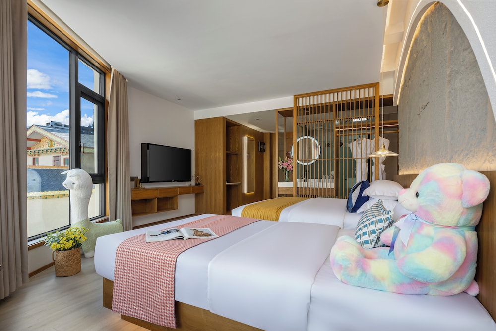 Family Triple Room, City View