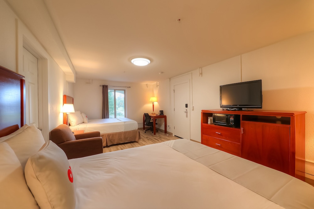 Room, 2 Queen Beds - Photo 8