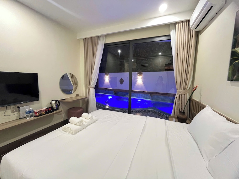 Deluxe Double Room, Pool View