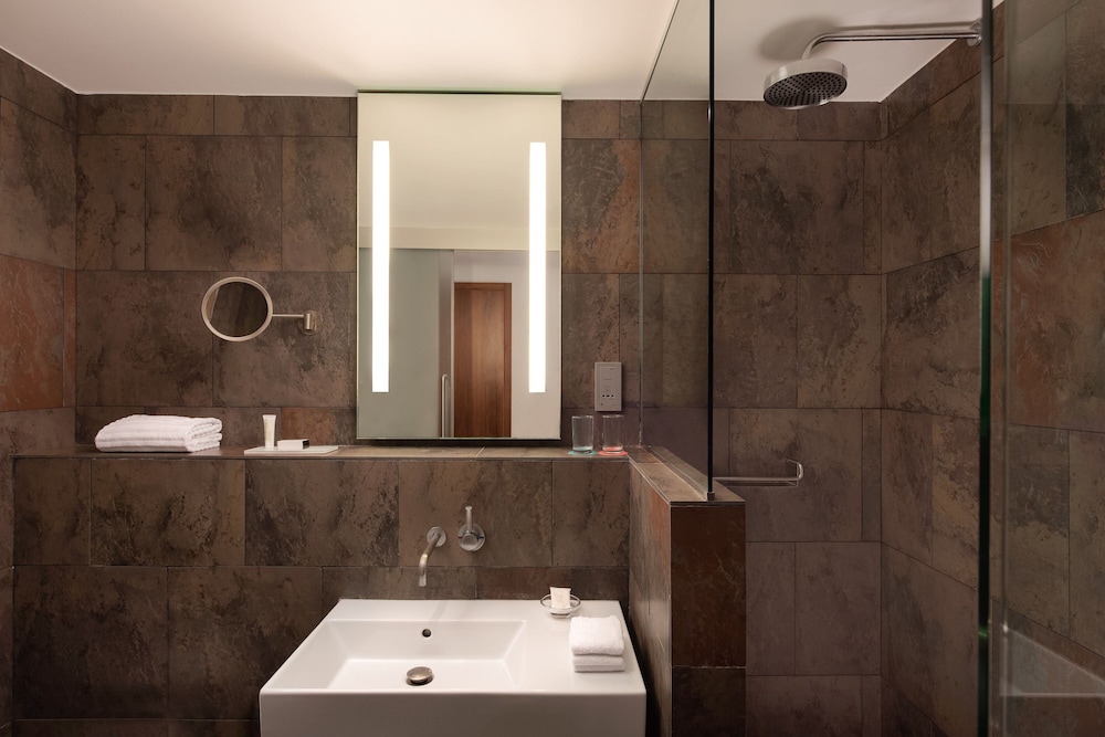 Premium Room, 2 Twin Beds thumbnail 5