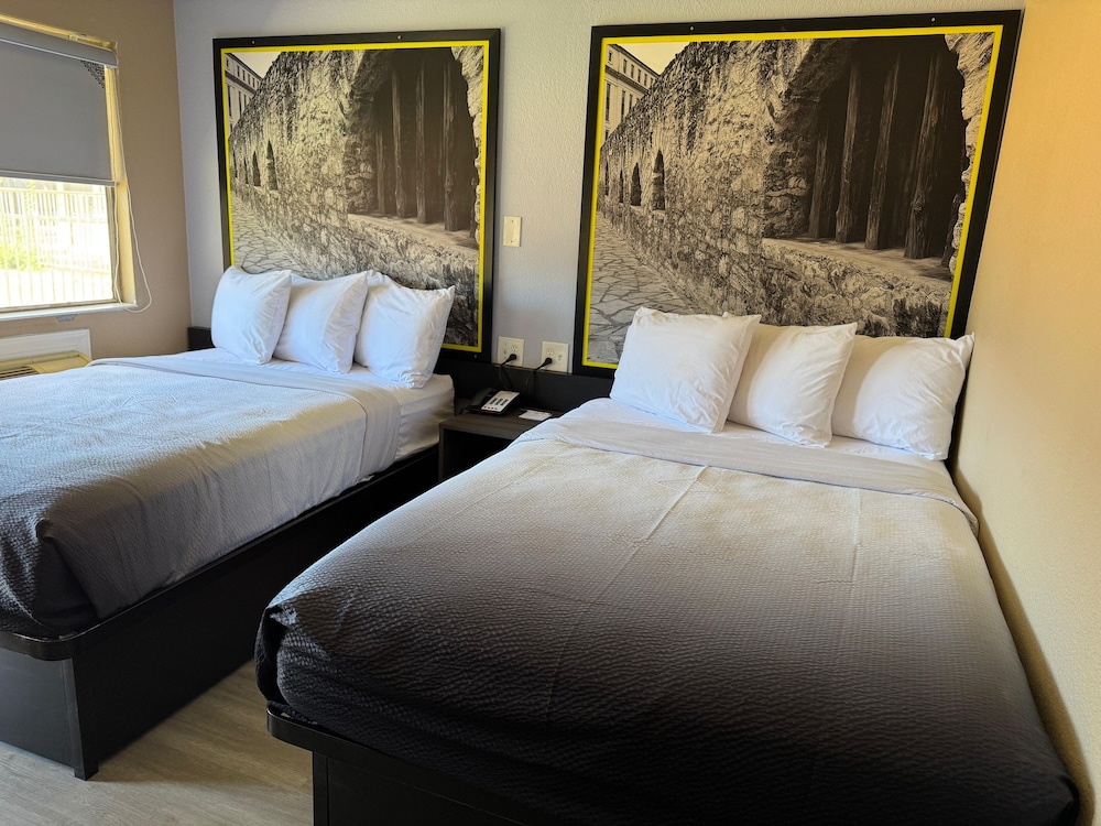 Room, 2 Double Beds, Non Smoking - Photo 11