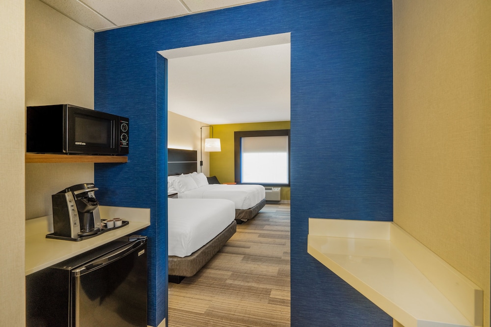 Standard Room, 2 Queen Beds - Photo 1