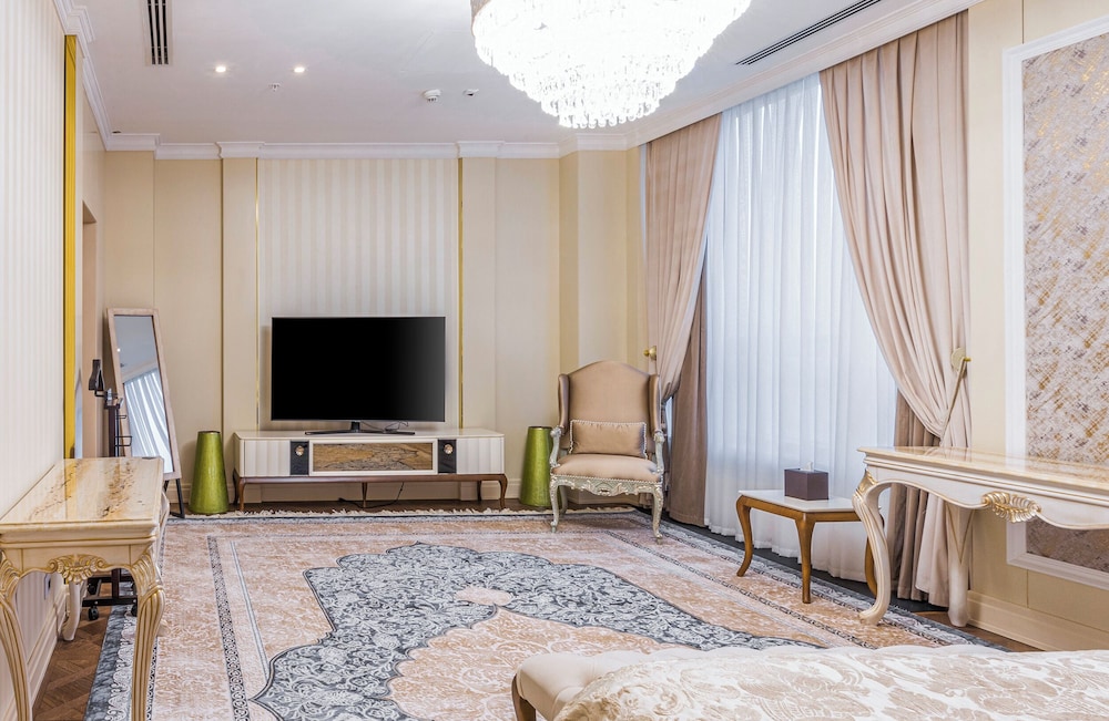 Executive Suite - Photo 5