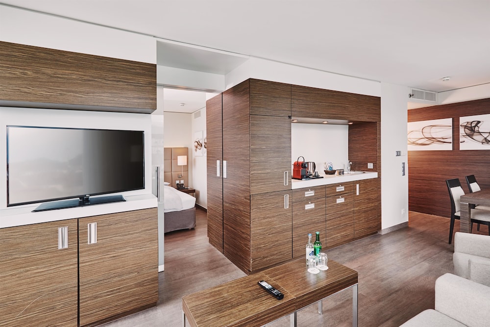 Family Room (2 adults and 2 children) photo 2