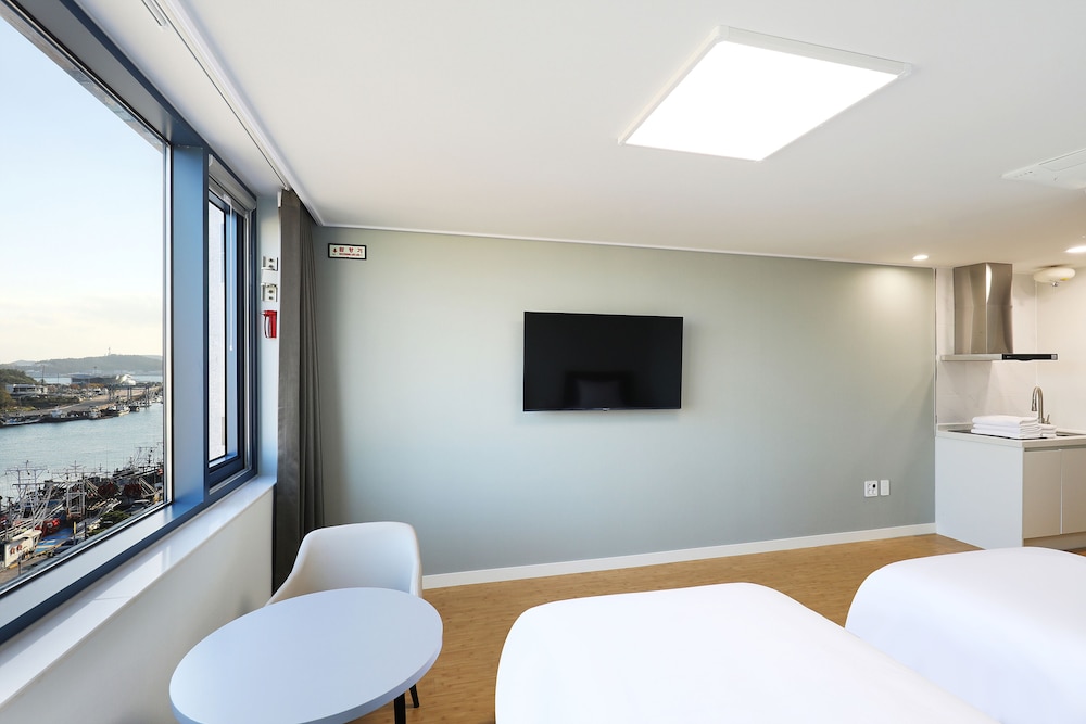 Premium Triple Room, Ocean View - Photo 2