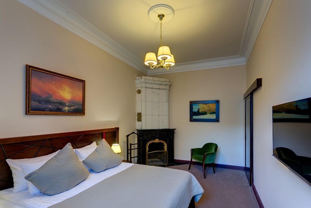 Suite, 1 King Bed, City View photo 2