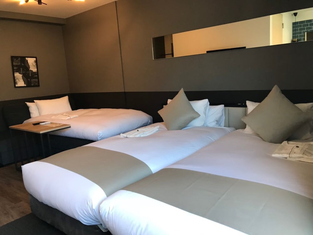 Hollywood Twin Room, Non Smoking 22square meters thumbnail 6