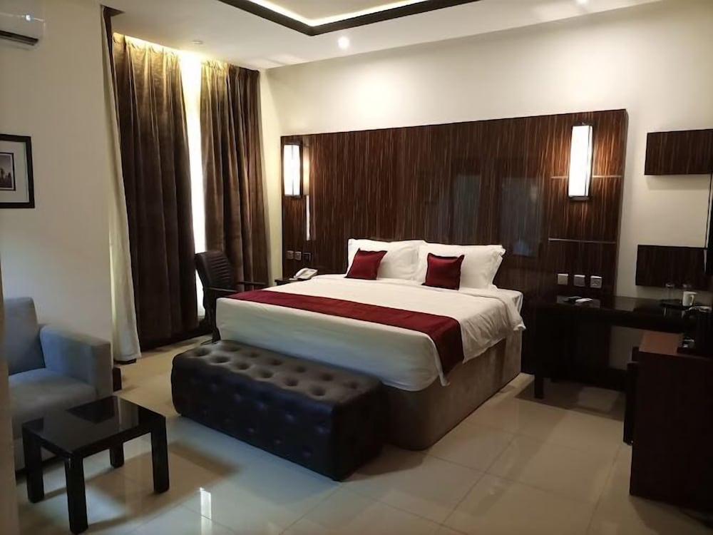 Economy Room, Balcony, City View photo 2
