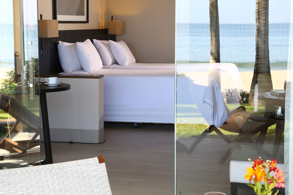 Beachfront Suite photo 3