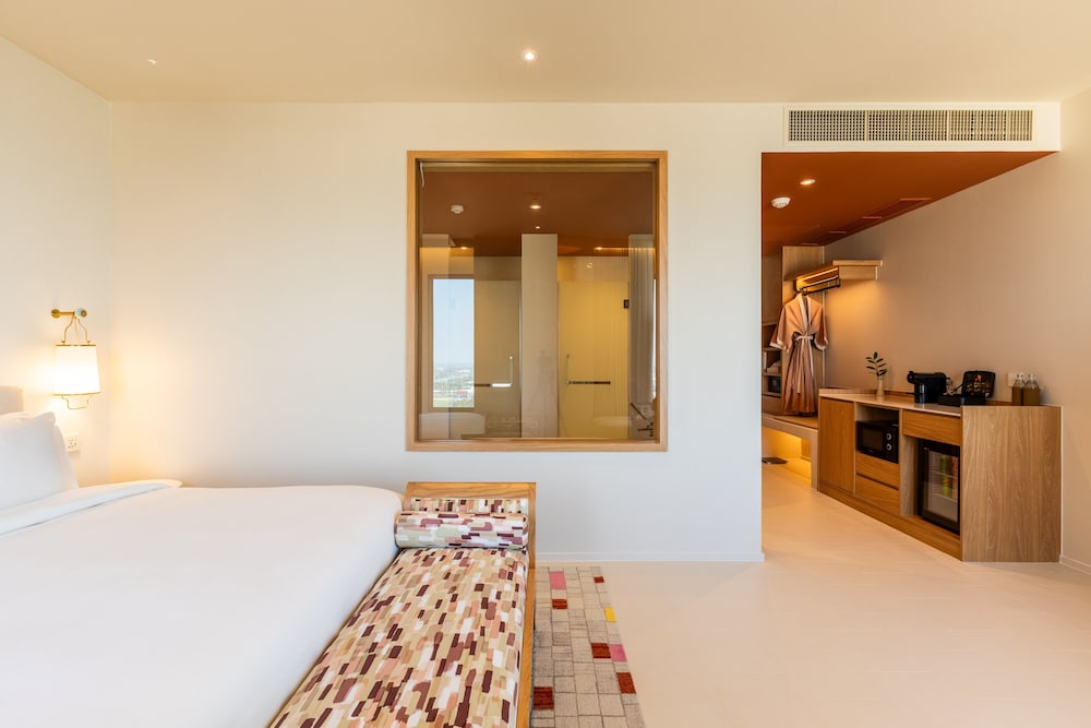 Junior Suite, 1 King Bed - Photo 4